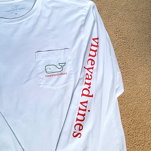 Vineyard Vines uniqueNaughty or Nice Whale, Christmas sz M, very white, like new - Picture 3 of 3